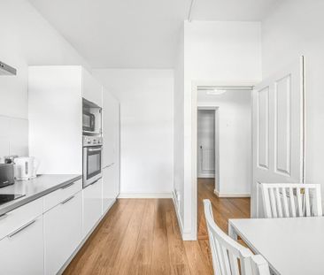 3 bedroom flat to rent - Photo 6