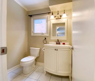 For Lease - 1 Teasdale Court, Aurora, Ontario - Photo 3