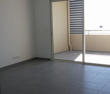 Location Appartement 3 pièces 64m² ST DENIS 97400 - Photo 5