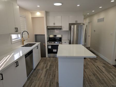 For Lease - 78 PORTSDOWN Road, Toronto, Ontario - Photo 3