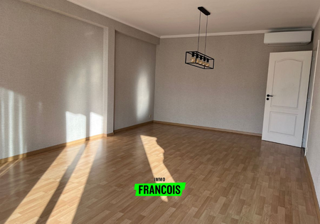 Ruim appartement met twee slaapkamers en garage in Ieper - Photo 2