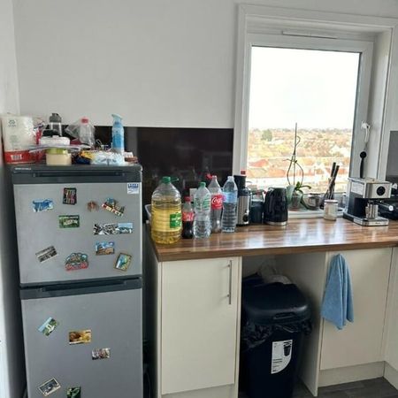Room in a Shared Flat, Loxford Road, IG11 - Photo 4