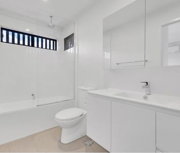 MODERN TOWNHOUSE IN MOOROOKA - Photo 4