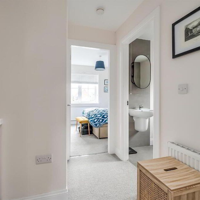 29 Sir Richard Wallace Gardens, Lisburn, BT28 3FL - Photo 1