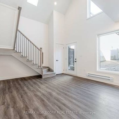 Completely brand new laneway house utilities/parking included! - Photo 1