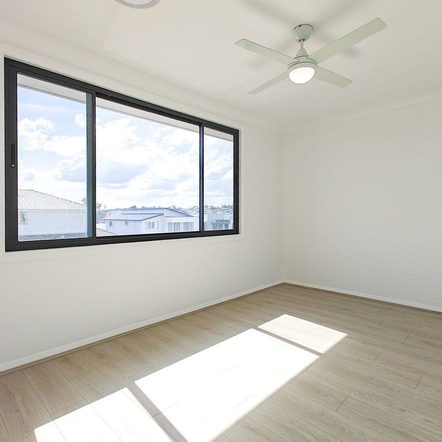 Brand New 5-Bedroom Family Home in the Heart of Box Hill - Photo 1