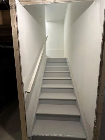 Condo Townhouse For Lease | X8472960 - Photo 2