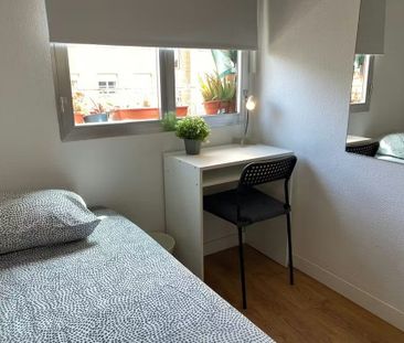 Calle de Almonacid, Madrid, Community of Madrid 28038 - Photo 5