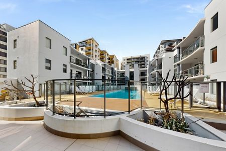 City Living at Its Best in Adelaide Terrace - Photo 4