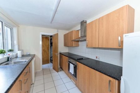 69 Haypark Avenue, Belfast, BT7 3FE - Photo 4