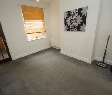 2 bedroom end of terrace house to rent - Photo 2