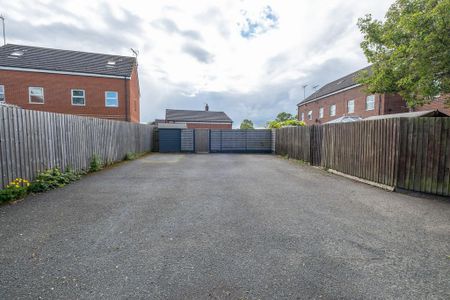 2 bedroom semi-detached house to rent - Photo 3