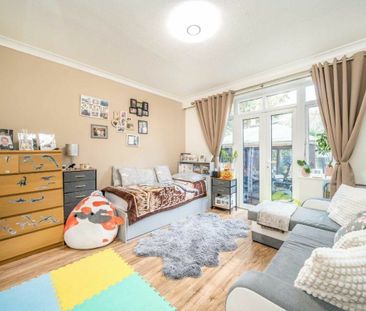 Seymour Gardens, Hanworth Park, TW13 - Photo 5