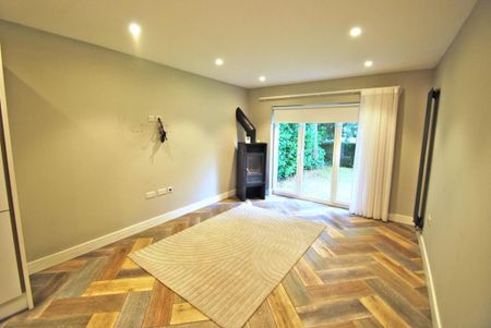 4 bedroom detached house to rent - Photo 3