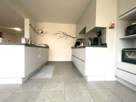 Gezellig en ruim gerenoveerd appartement op wandelafstand van station en centrum - Photo 2