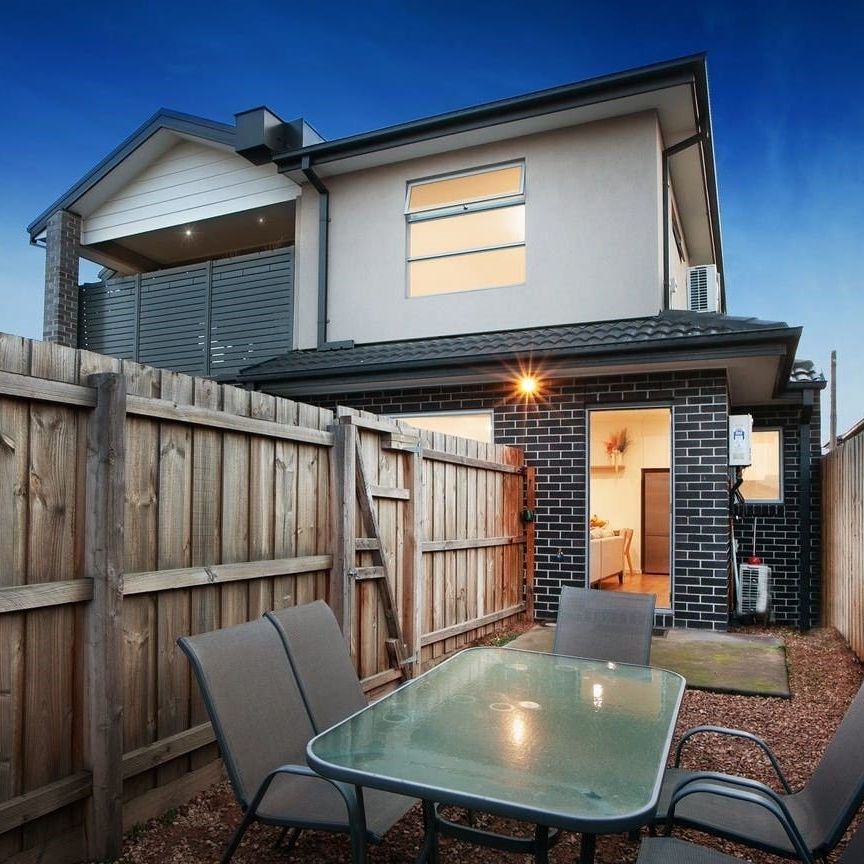 2/22 Epstein Street, Reservoir VIC 3073 - Photo 1