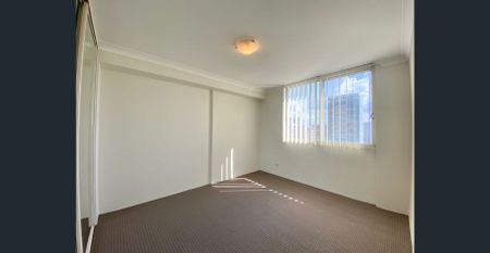 SPACIOUS FAMILY UNIT! - Photo 3