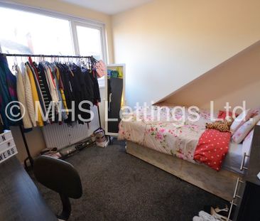 7 Bedroom End Terraced House for rent in Estcourt Avenue - Photo 2