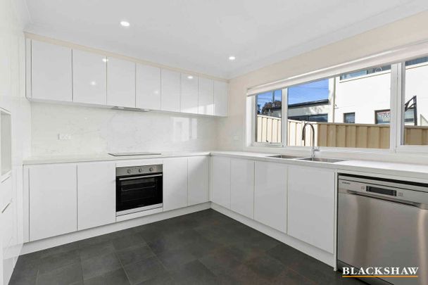 Large home with new kitchen - Photo 1