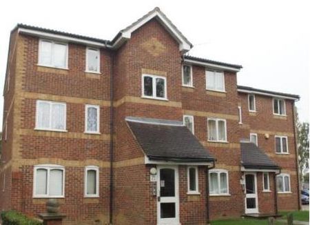1 Bed Flat, Greenslade Road, IG11 - Photo 3