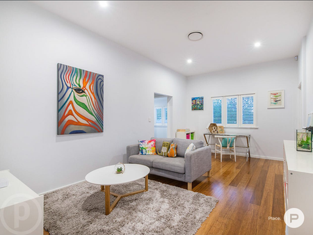 27 Glanosmond Avenue, Camp Hill QLD 4152 - House For Rent | Domain - Photo 3