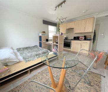 Studio to rent - Photo 1