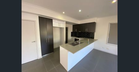 Townhouse with breezes and tranquil outlook - Photo 3