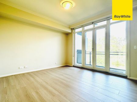 Timber Floored 2 Bed - Photo 4