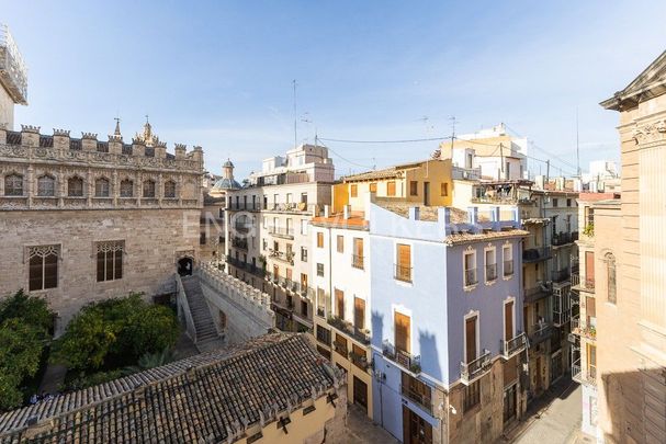 Ático de alquiler en El Mercat - Photo 1