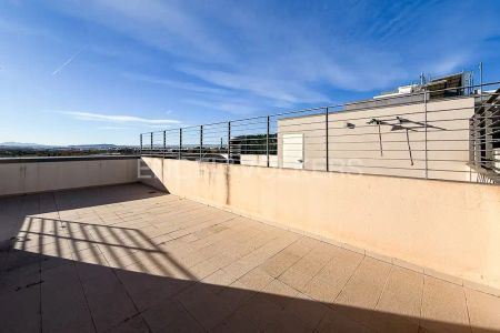 Valencia - Photo 2