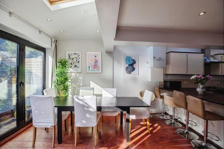 6 bedroom terraced house to rent - Photo 4