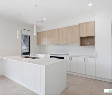 4 Bedroom Townhouse, Double Garage, Media Room. DUCTED A/C, RESORT-... - Photo 6