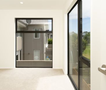MANGERE BRIDGE, 3 BEDROOMS - Photo 4