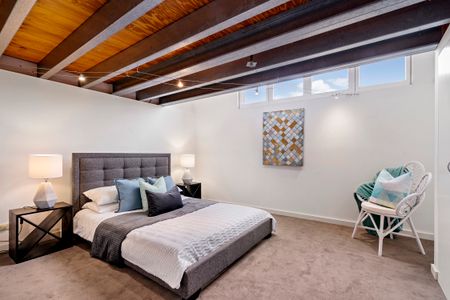 New York Style Apartment in Landmark Building *Entry via Wattle Street - Photo 3