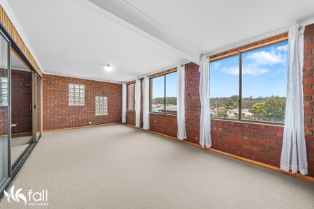 3 Bedroom Apartment Perfectly Positioned On The North Hobart Strip! - Photo 5