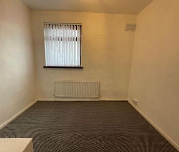 32 Kings Avenue, Fernagh, Newtownabbey, BT37 0DE - Photo 3