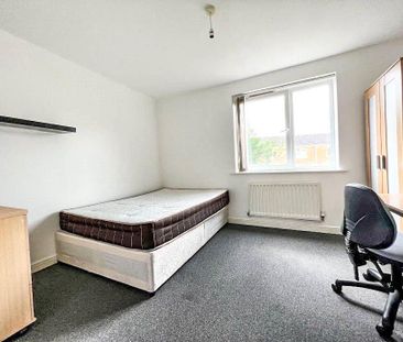 4 bedroom terraced house to rent - Photo 5