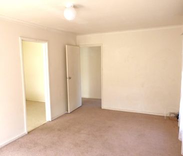 Comfortable 3-Bedroom Home in Convenient Dandenong North Location - Photo 6