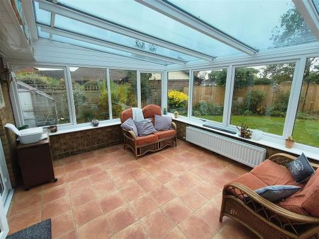 4 bedroom detached bungalow to rent - Photo 3