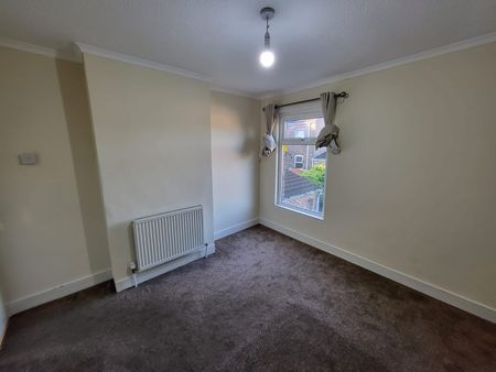 2 bedroom Terraced for rent - Photo 4