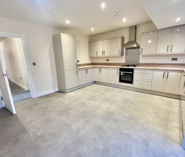 Sackville Street - Photo 4