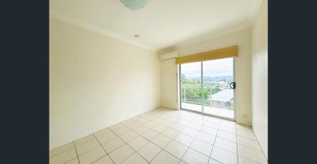 FOR RENT - SPACIOUS RESIDENTIAL UNIT IN PRIME MUSGRAVE LOCATION - WATER INCLUDED - Photo 2