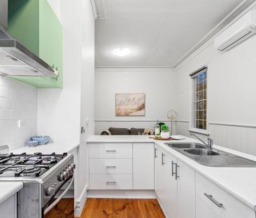 Register to Inspect // Classic Style meets Contemporary Class - Photo 2