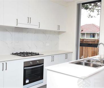 Perfect 3 plus study townhouse with walking distance to town centre - Photo 2