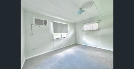 NEWLY RENOVATED HOME - IN THE HEART OF COORPAROO - Photo 2