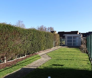 Toffe stadswoning met 2 slaapkamers en gezellige tuin met garage. - Photo 3