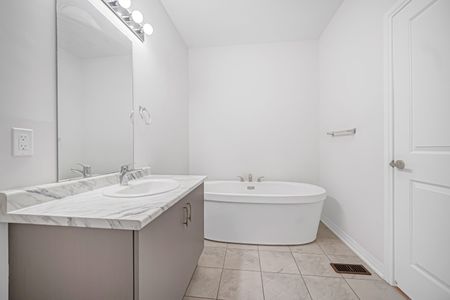 For Lease - 13 Beer Lane, Markham, Ontario - Photo 5