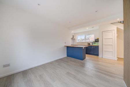 4 bedroom semi-detached house to rent - Photo 3