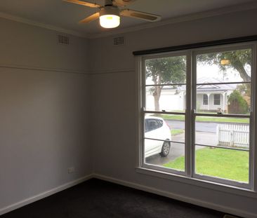 Updated 3 Bedroom Home in a quiet Street - Photo 4