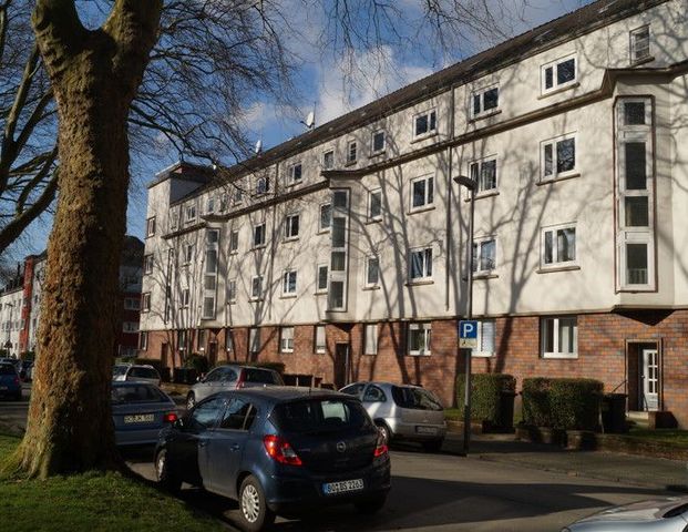 Großzügige 2-Raum-Wohnung wartet auf netten Bewohner ! - Photo 1